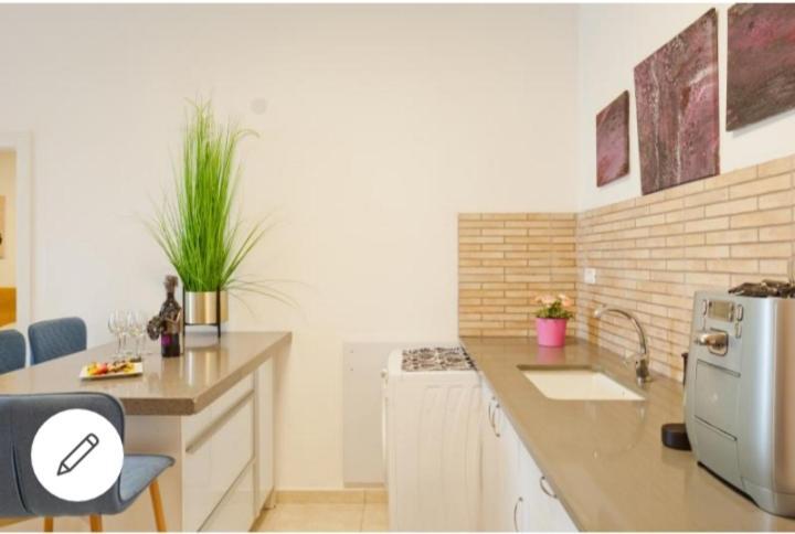 Ferienwohnung Bat Yam On The Beach Exterior foto